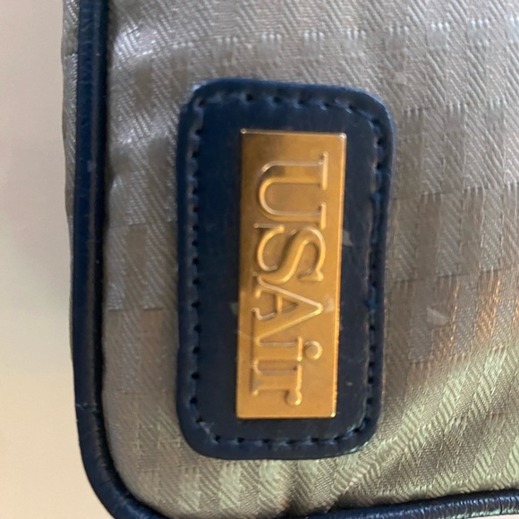 USAir Deluxe first class airline toiletry kit vintage w original unused content - Picture 2 of 8